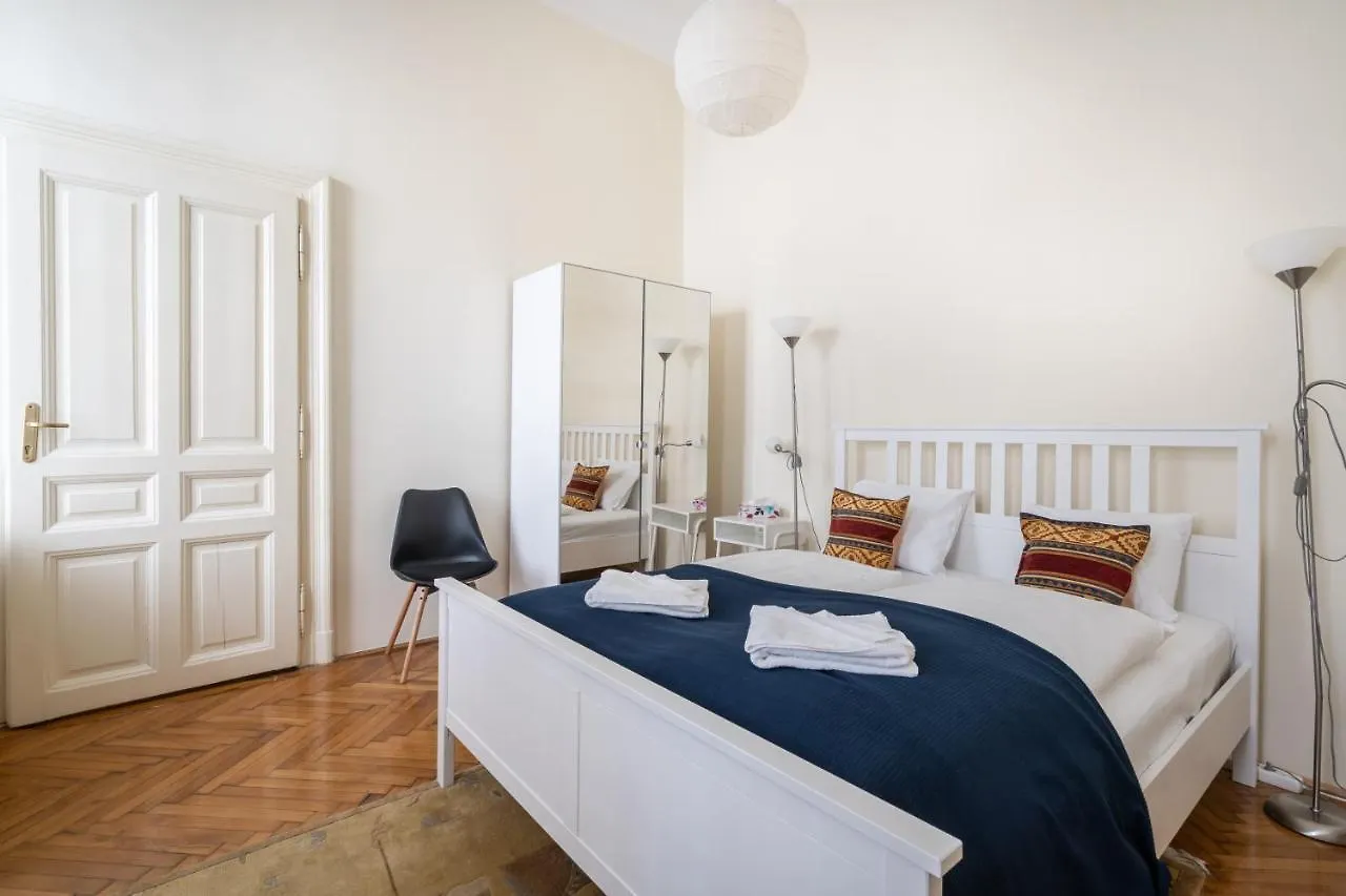 Lonyay Grand Central Budapest Apartment